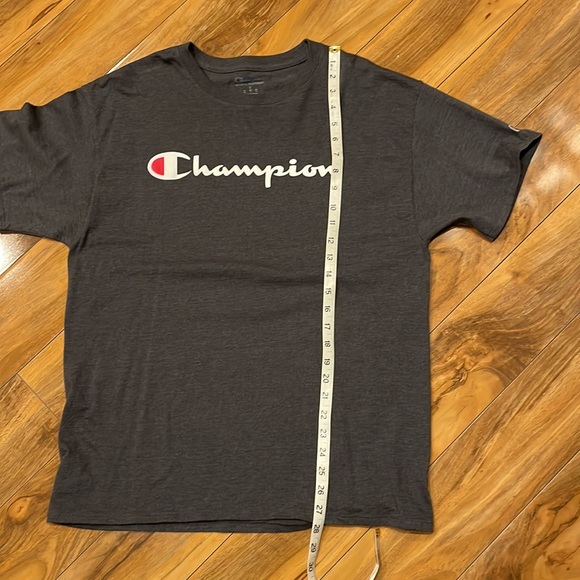Men’s size large champion T-shirt - Picture 7 of 10